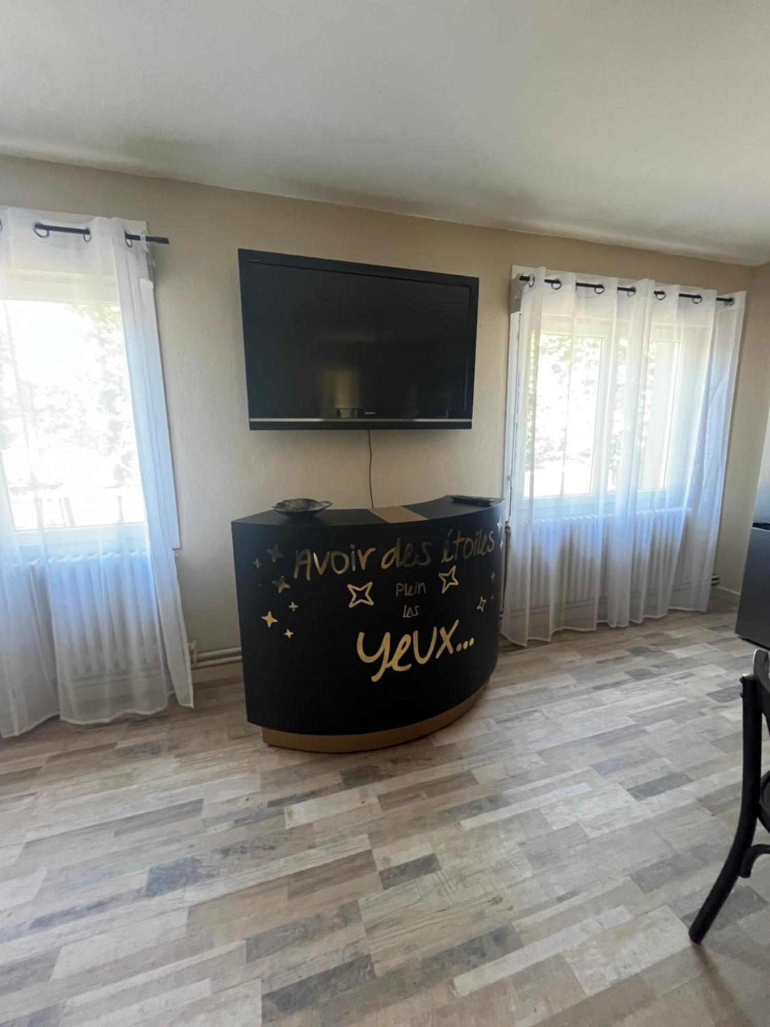 אלס Appart Hotel Les Fleurs מראה חיצוני תמונה