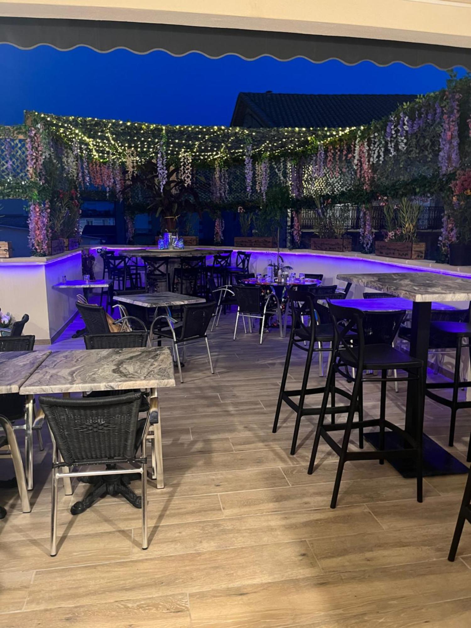 אלס Appart Hotel Les Fleurs מראה חיצוני תמונה